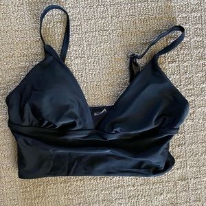 New old navy bikini top. No tags attached. Size small. Light padding.